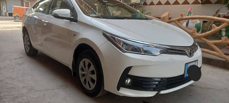 Toyota Corolla GLI 2019 super white colour 3