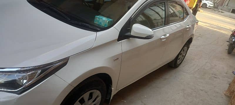 Toyota Corolla GLI 2019 super white colour 4