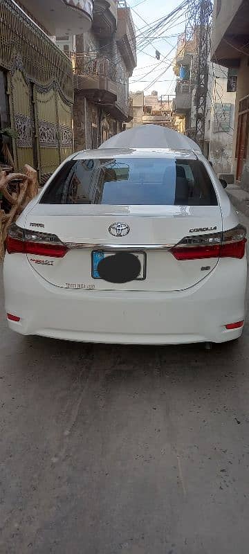 Toyota Corolla GLI 2019 super white colour 8