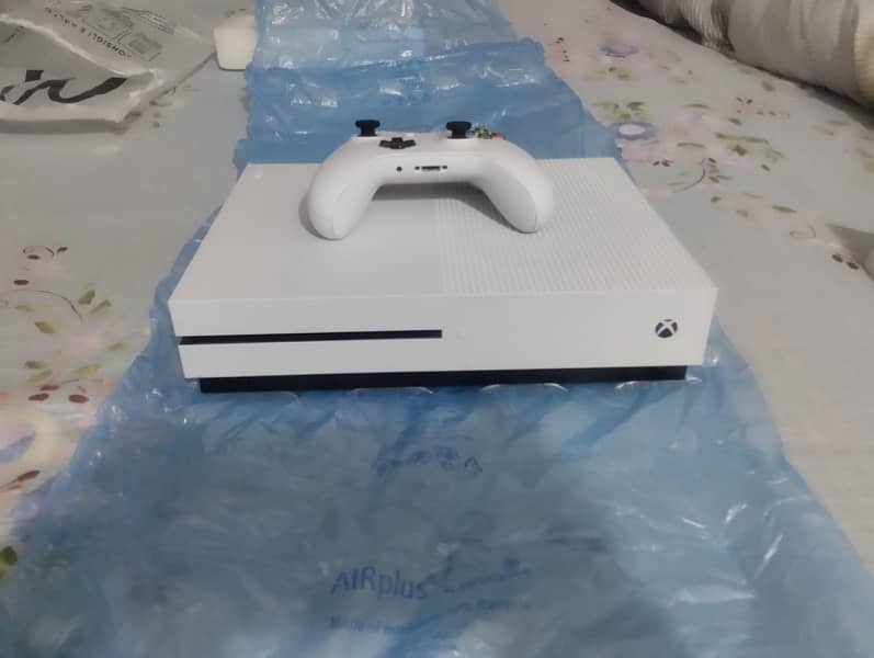 Xbox Series S brand new, not used 7