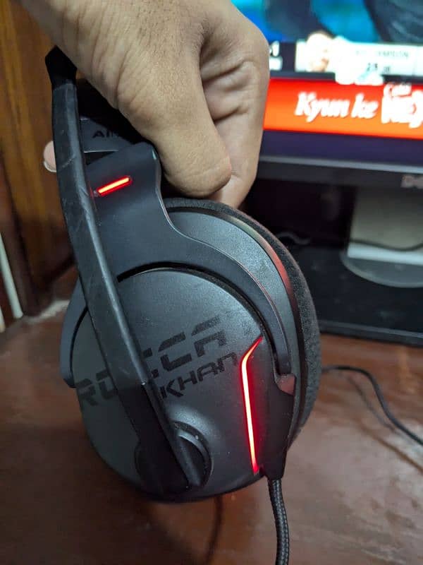 Roccat khan aimo 7.1 surround sound headphones 2