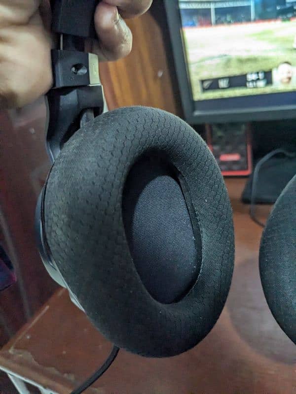 Roccat khan aimo 7.1 surround sound headphones 5