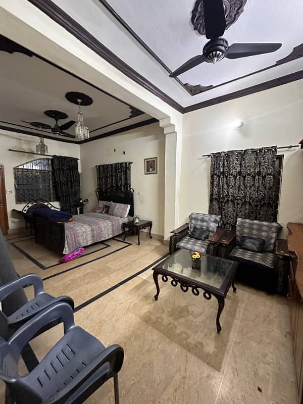 Vip portion for rent on vip location ayub colony kyani street 2bed tv lounge drawing room dayining room 3bath kichan car parking space available pani bijli gas sab available miters totally separate 0