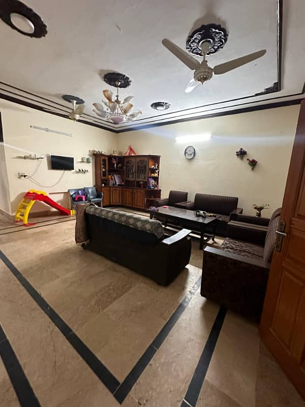 Vip portion for rent on vip location ayub colony kyani street 2bed tv lounge drawing room dayining room 3bath kichan car parking space available pani bijli gas sab available miters totally separate 2