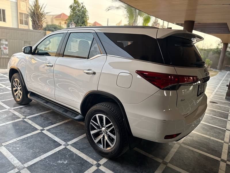 Toyota Fortuner V 2020 6