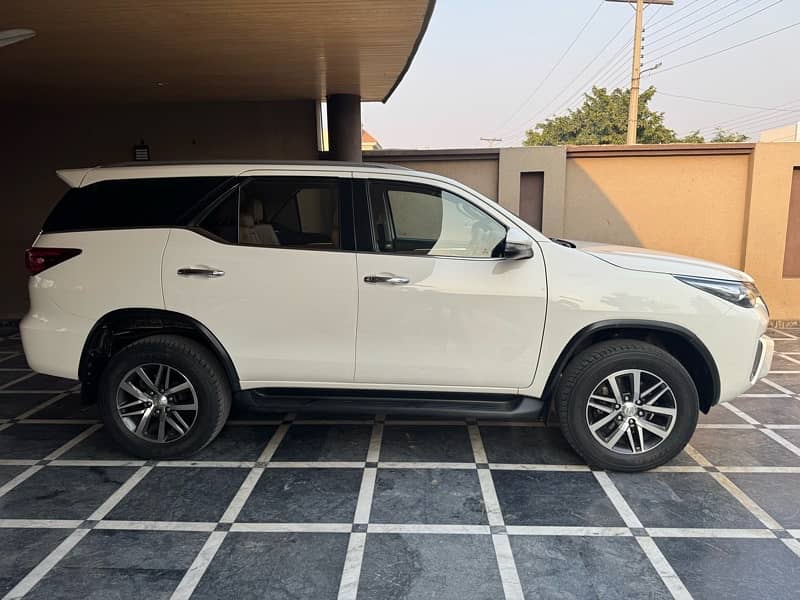 Toyota Fortuner V 2020 8