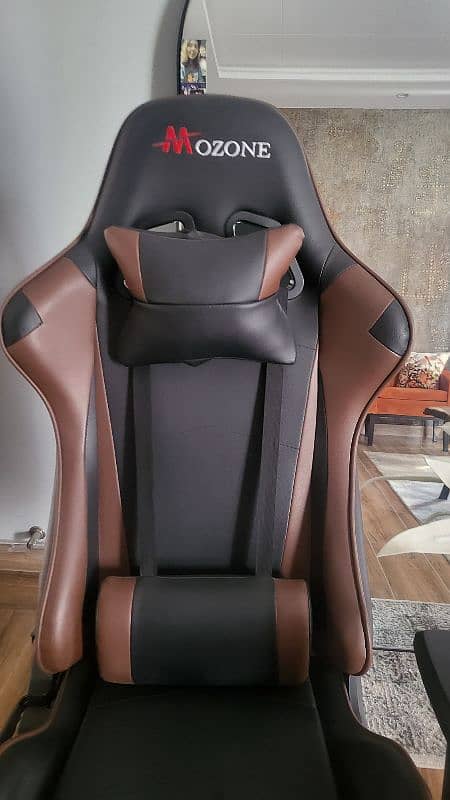 M Ozone Gaming Chair New 1