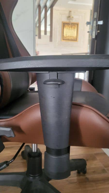 M Ozone Gaming Chair New 4