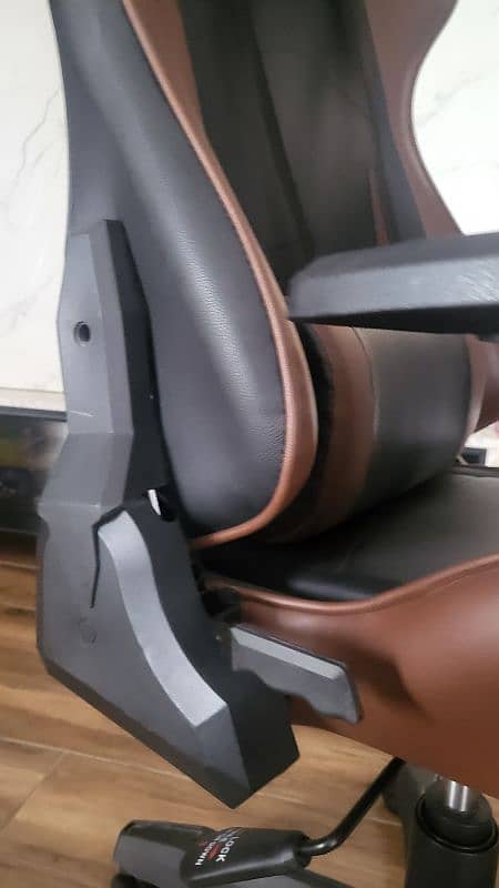 M Ozone Gaming Chair New 5