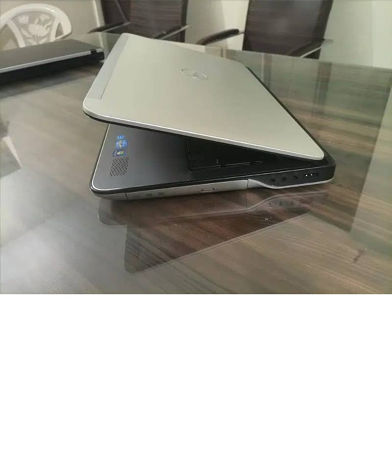 Dell XPS Gaming laptop Core i7 1GB Invidia graphic card 4GB/320GB HDD 2