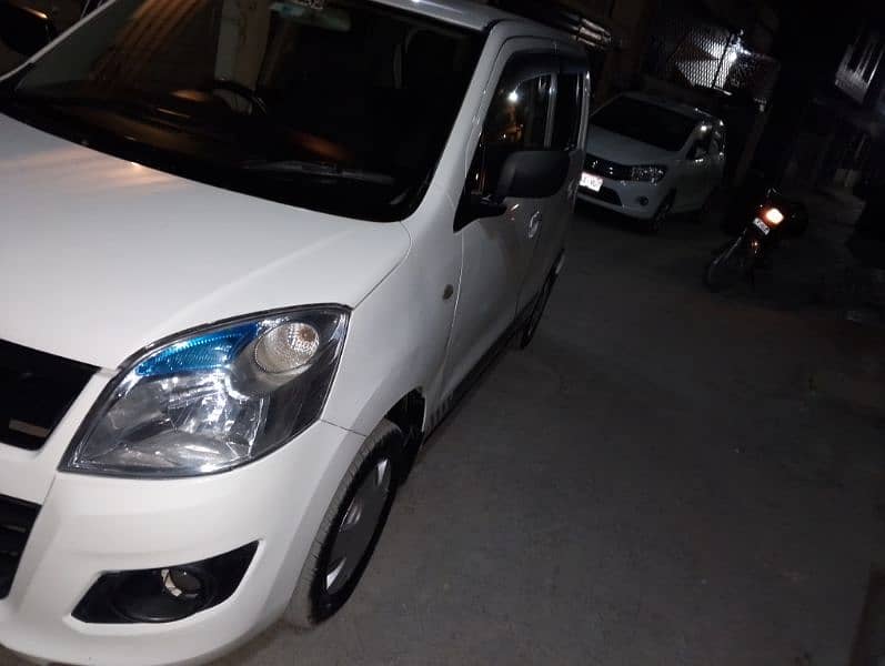 Suzuki Wagon R 2018 11