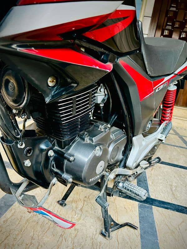 Honda CB 150F 6