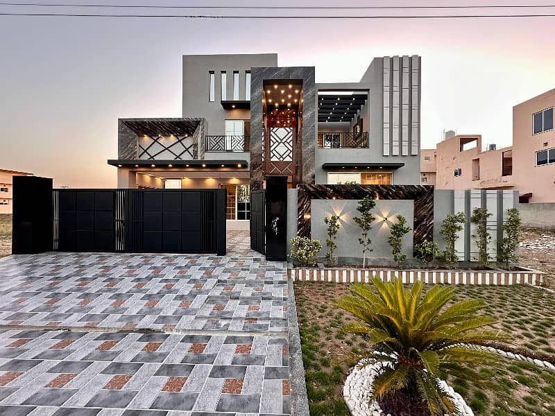 1 Kanal Ultra Modern Design With Double Hight Lobby House For Sale 0