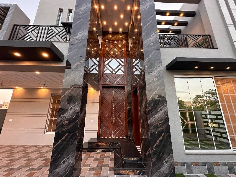 1 Kanal Ultra Modern Design With Double Hight Lobby House For Sale 3