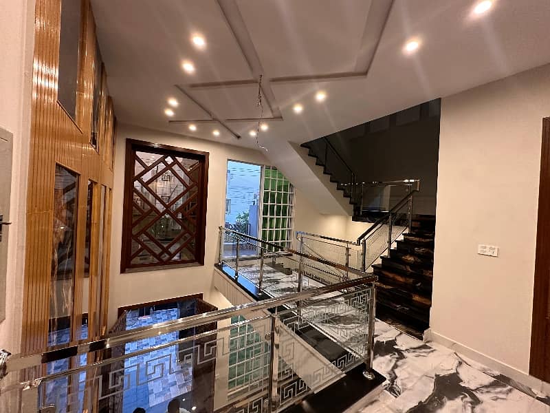 1 Kanal Ultra Modern Design With Double Hight Lobby House For Sale 18