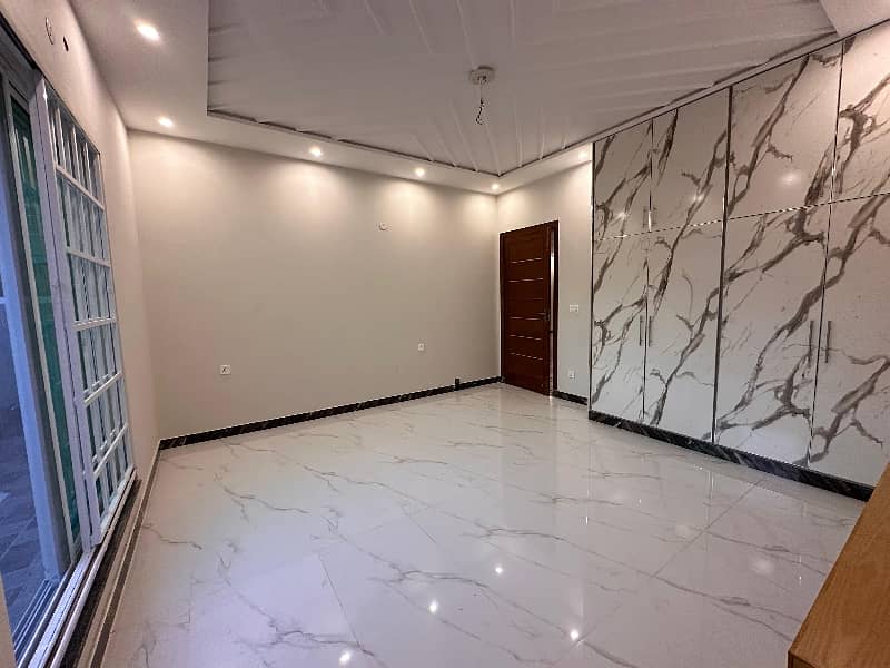 1 Kanal Ultra Modern Design With Double Hight Lobby House For Sale 30