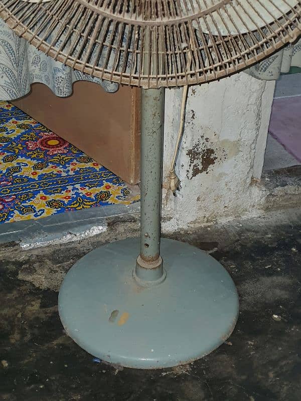 Royal Table Fan 1