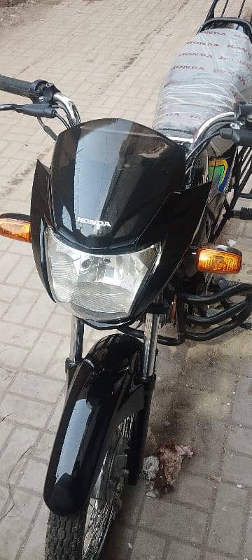 Honda pridor available for sale in Karachi 4