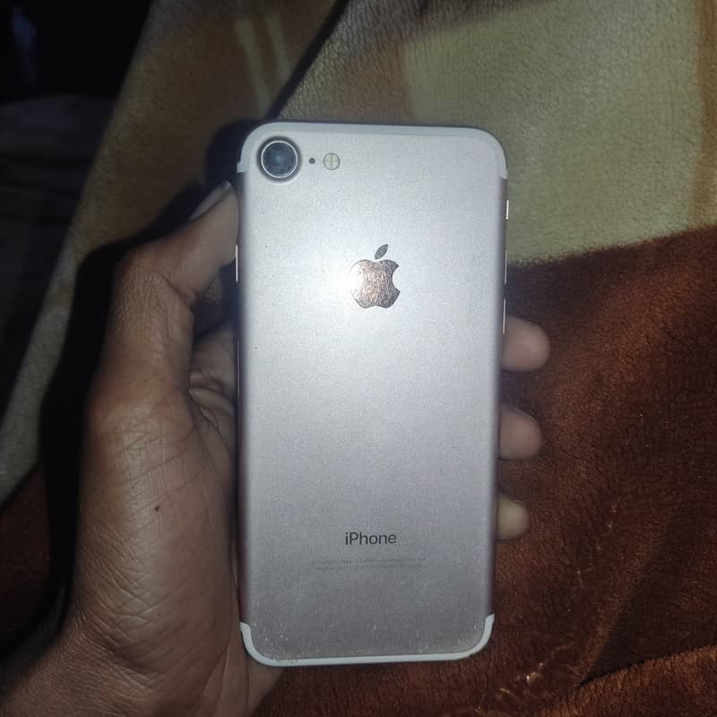 Apple iPhone 7 0