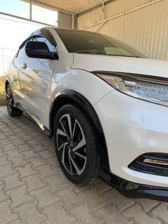 Honda Vezel Rs,Honda vezel Rs,Full option Hybrid Rs vezel,Rs vezel.