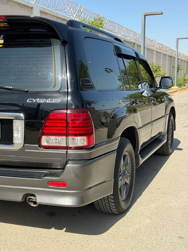 Toyota Land Cruiser Cygnus 2005 3