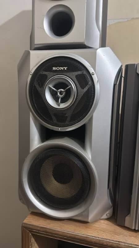 sony MHC Rv8 deck home theatre system 4