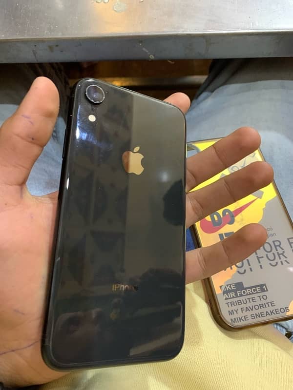 iphone xr 64gb factory unlock with box 0