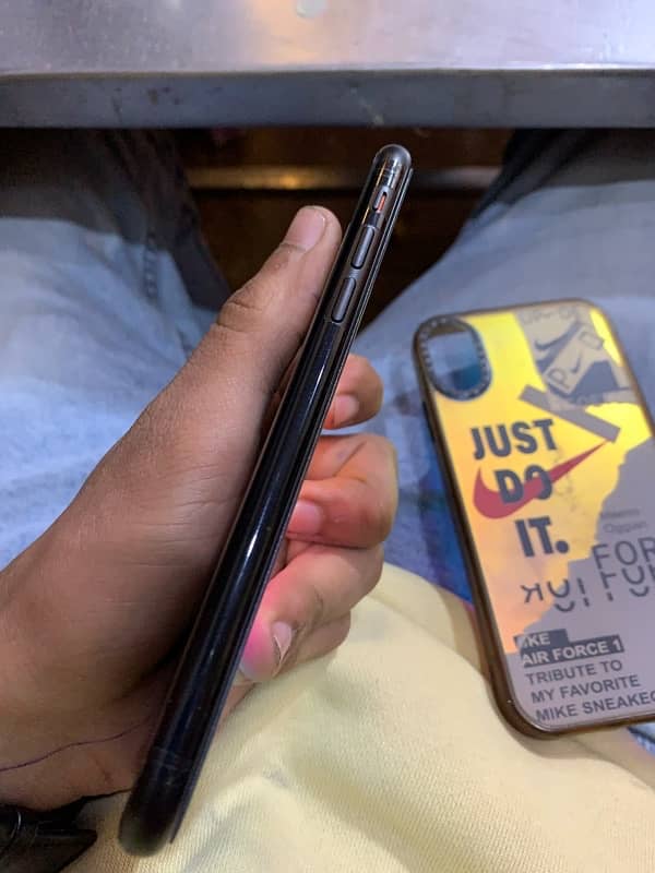 iphone xr 64gb factory unlock with box 4