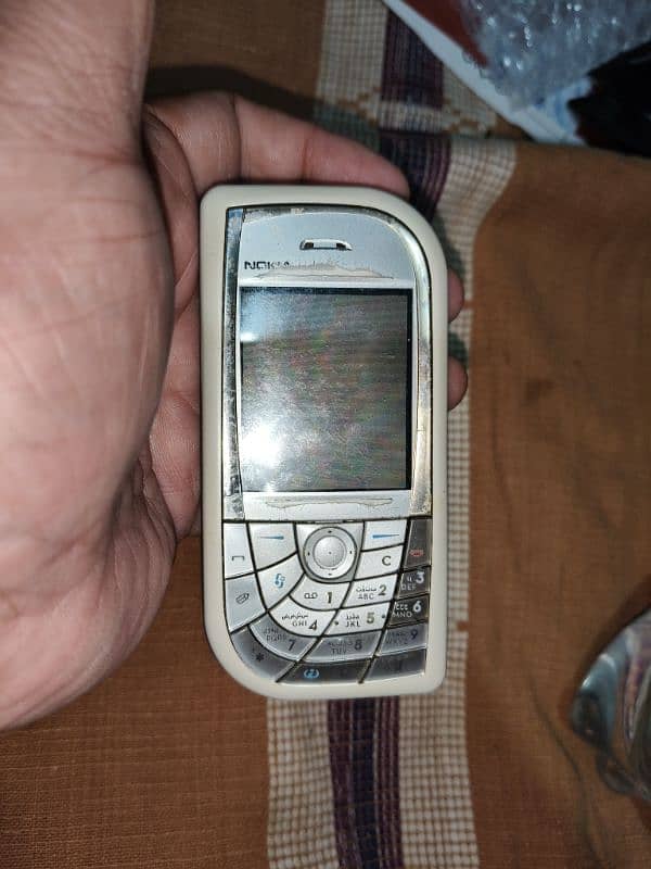 Nokia 7610 4