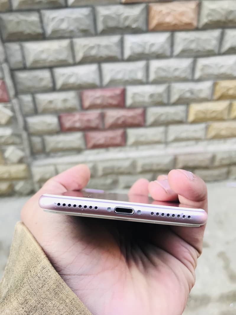 Apple iPhone 7 Plus 6