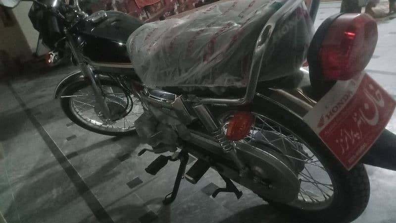 self edition chrome or black bilkul 0km driven 2