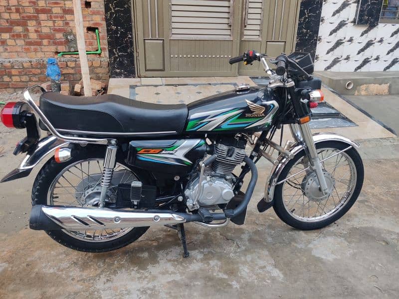 Honda 125  model 23 black colour 0