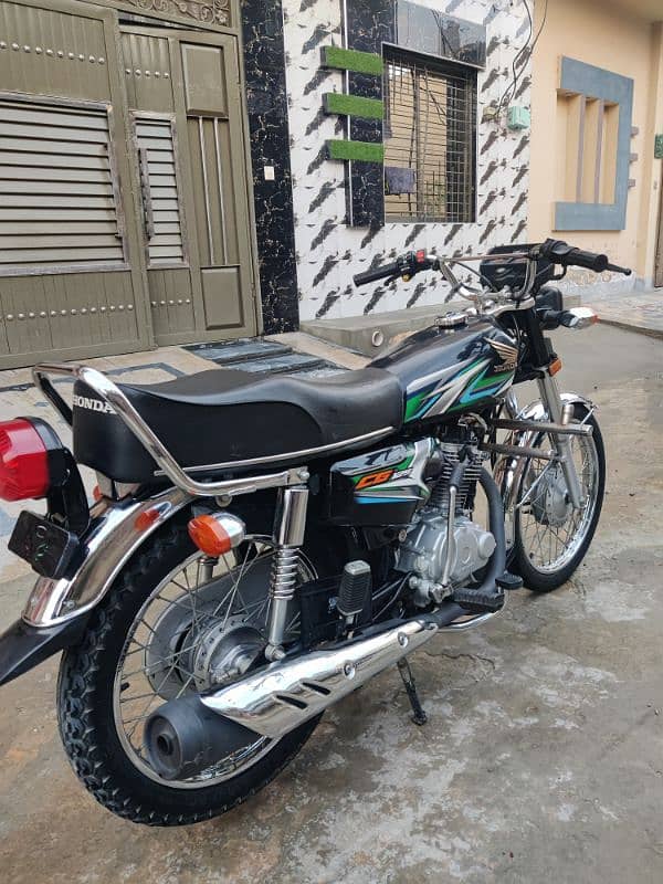 Honda 125  model 23 black colour 3