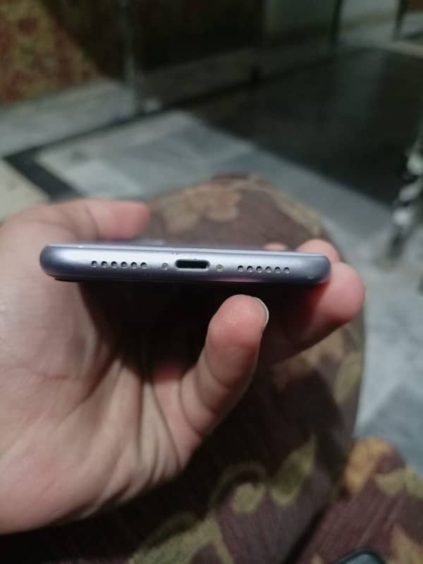 iphone 11 64gb non pta with box 3