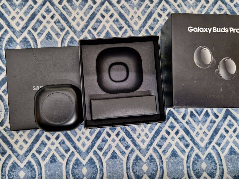 Samsung galaxy buds pro original 10/10 condition 9