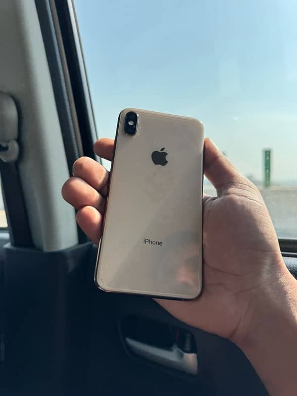 IPHONE XSMAX 64 GB (PTA)(Box) 1