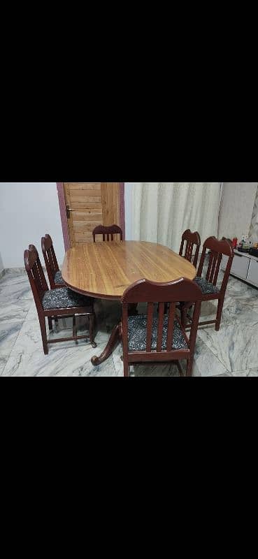 dinning table and 6 chairs are for sale 1