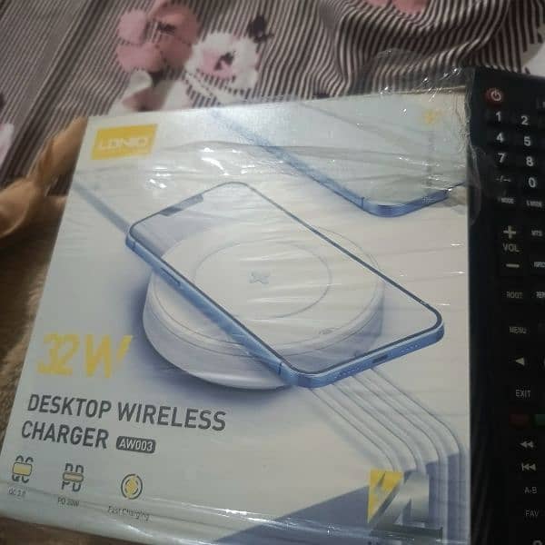 Desktop Wireless charger 4