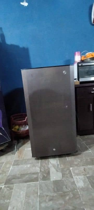 Pel small  Fridge 2 month Use only 2