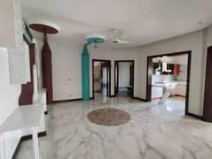 10 Marla Used House For Sale In Bahria Town Lahore