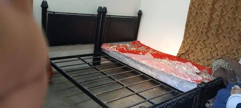 iron bed set 0