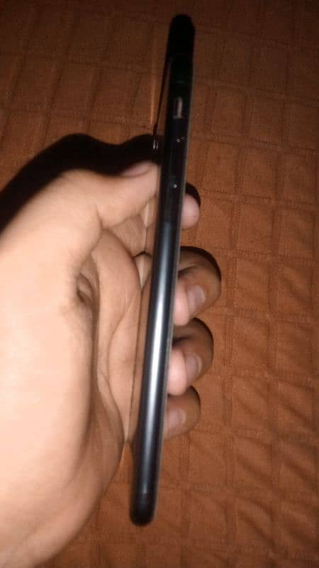 iphone 7 pta approved 9/10 condition 2