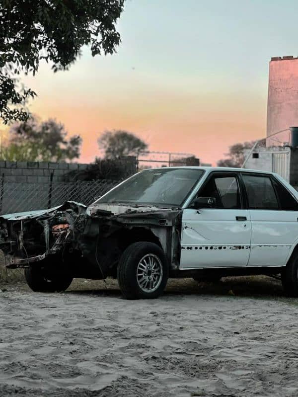 Nissan sunny b12 doors 0