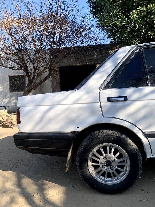 Nissan sunny b12 doors 2