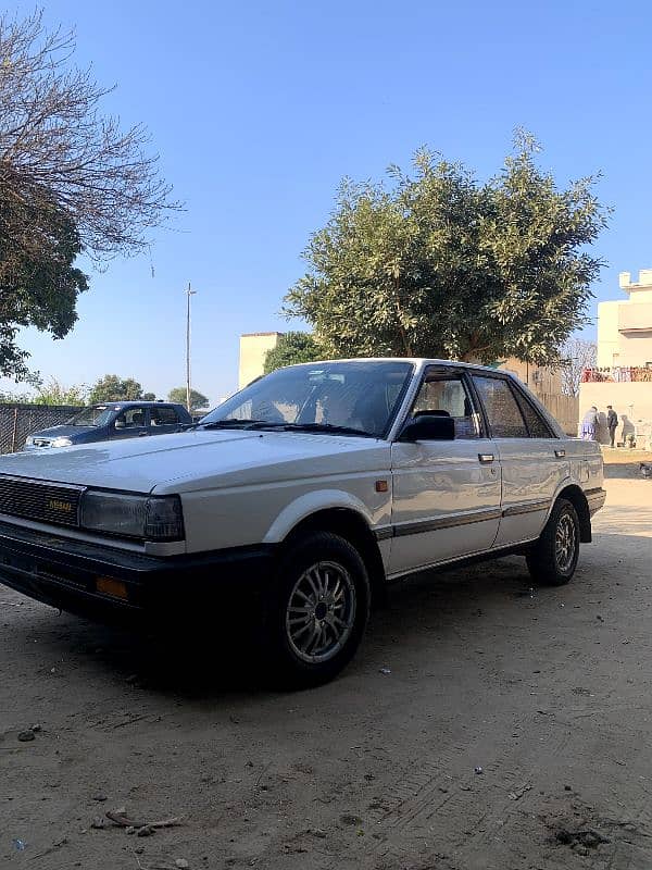 Nissan sunny b12 doors 4