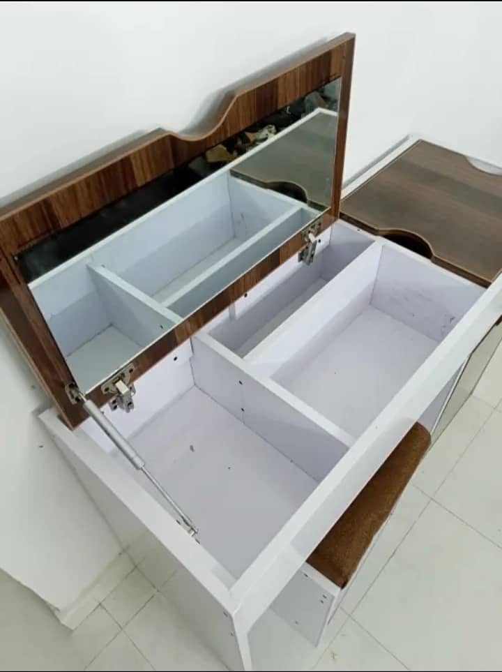 Interchangeable dressing table/ study table 4