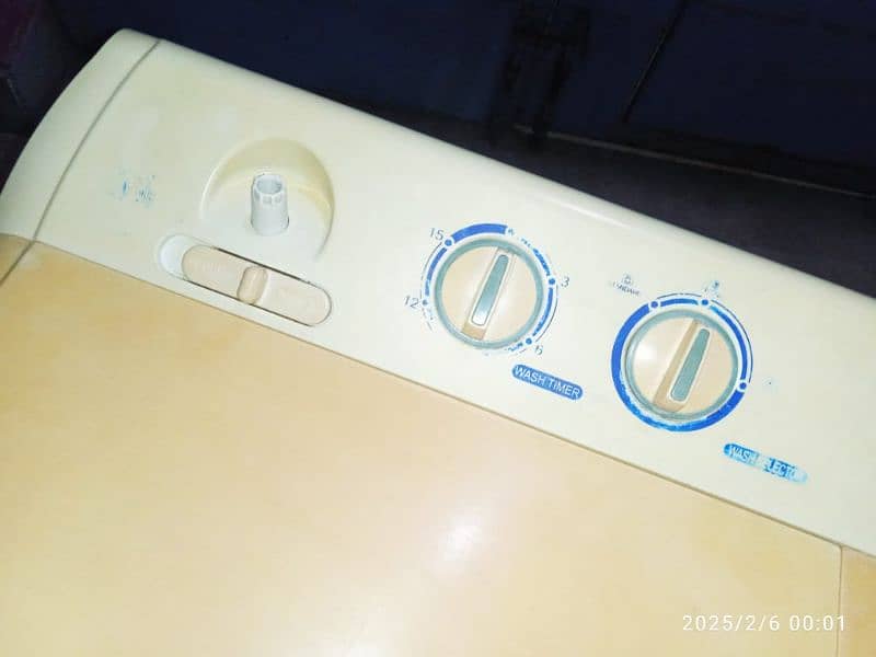 Haier washing twin tub model number HWM100-AS 2