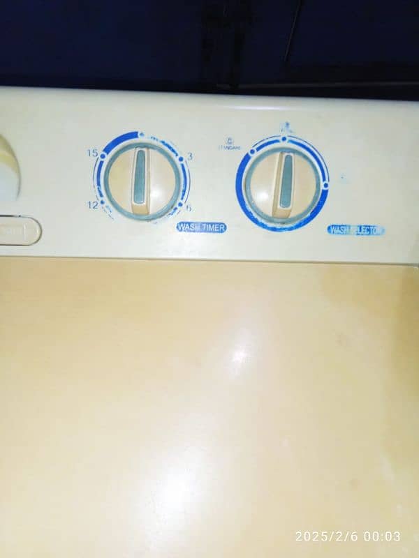 Haier washing twin tub model number HWM100-AS 3