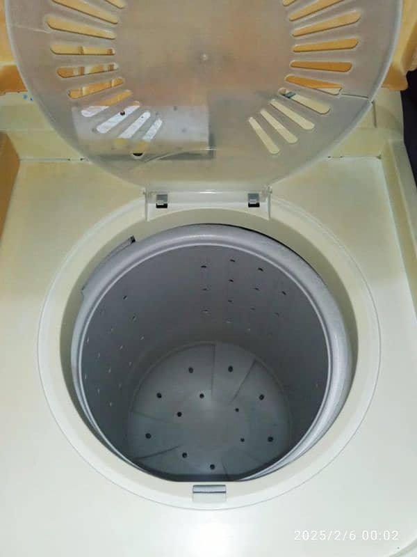 Haier washing twin tub model number HWM100-AS 12