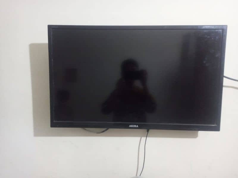 Akira tv in low price condition good 1